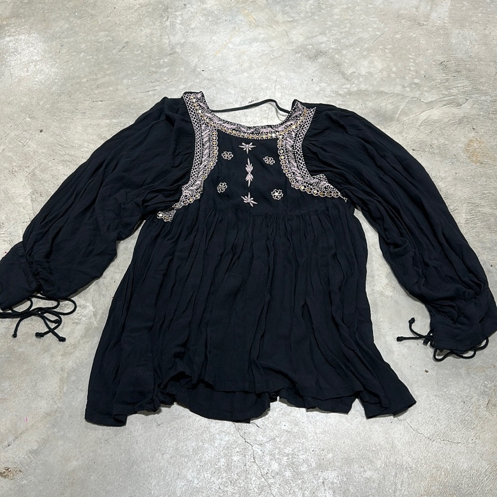 Ananda’s collection‎ brand black w/gold design /Size XL / V-58